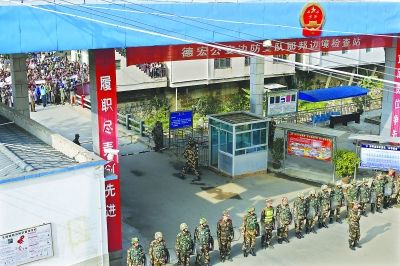 昨日，云南盈江縣那邦鎮(zhèn)邊防站加強(qiáng)戒備 特派記者 賈代騰飛 攝