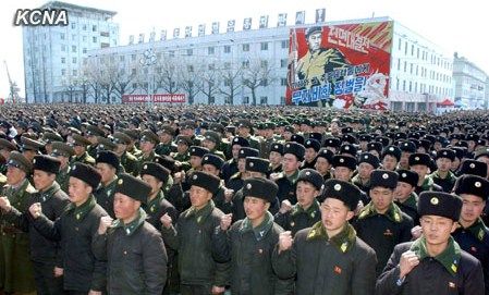朝鮮黃海北道、咸鏡南道和南浦市11日舉行軍民大會，支持朝鮮人民軍最高司令部發(fā)言人聲明。