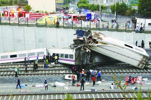 當(dāng)?shù)貢r間24日晚，西班牙一列火車在圣地亞哥-德孔波斯特拉附近脫軌，造成至少78人死亡、上百人受傷。
