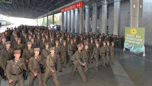朝鮮人民軍連長(zhǎng)級(jí)連政治指導(dǎo)員日前陸續(xù)抵達(dá)平壤。