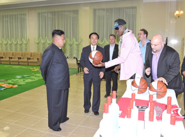 近日，朝鮮最高領(lǐng)導(dǎo)人金正恩已在平壤再次會見并宴請了正在朝鮮訪問的前美國全國籃球協(xié)會(NBA)球星羅德