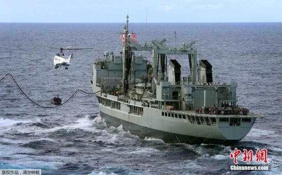 資料圖:2014年4月15日，澳大利亞珀斯，各國繼續(xù)執(zhí)行MH370搜尋任務(wù)。當(dāng)日共有9架軍用飛機(jī)，2架民用飛機(jī)和11艘船只協(xié)助搜尋MH370。