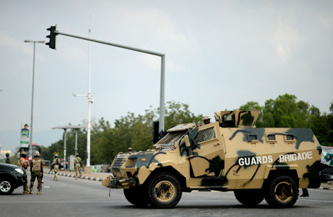 近日，尼軍警加強(qiáng)了對(duì)首都區(qū)的安保。 李涼 攝