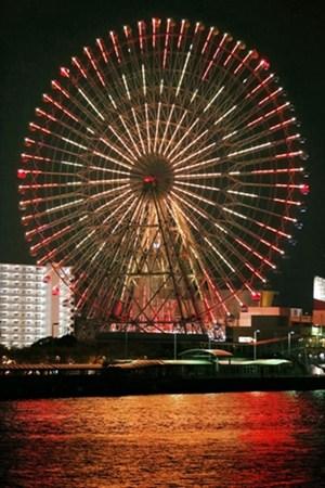 圖為該地晚上的夜景。