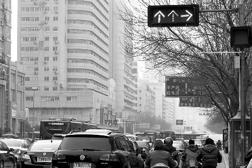 新交規(guī)“黃恐”引發(fā)擁堵？ 這個(gè)真的有！