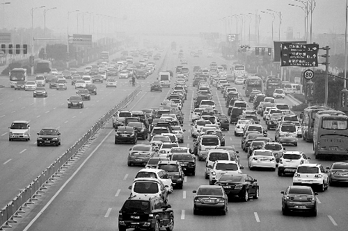 回程車量激增，中州大道車流量大。