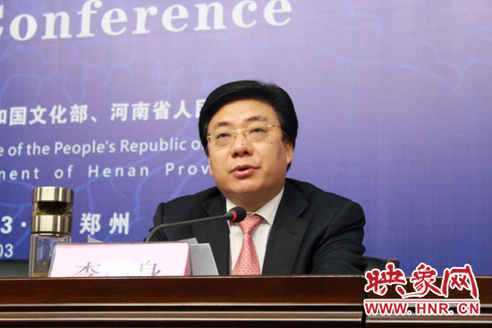洛陽(yáng)市市長(zhǎng)李柳身發(fā)表熱情洋溢的旅游推介詞。