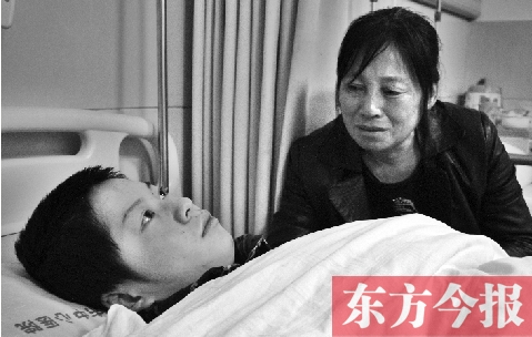 15歲的兒子被毆打成重傷，巨額醫(yī)療費(fèi)成了曲新苗女士難以跨越的坎兒