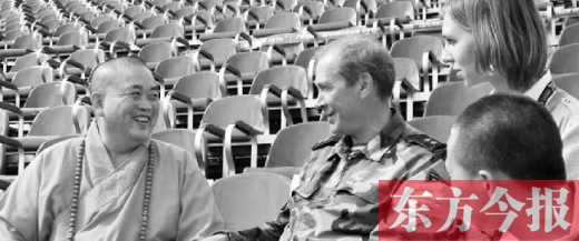 克里姆林宮警衛(wèi)司令謝爾蓋將軍會見釋永信，一同觀看排練