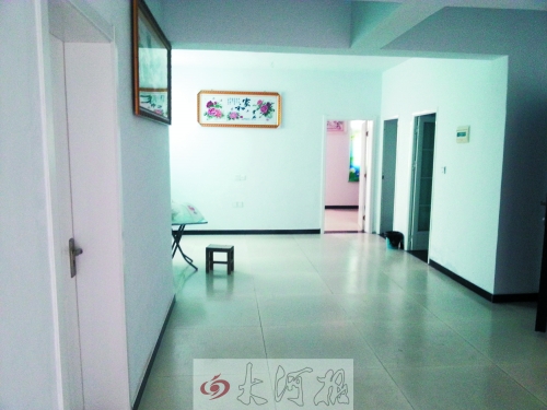 入住的居民說(shuō),這套廉租房面積超過(guò)100平方米。