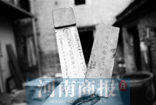 花五松的老宅里，還有祖上留下的牌位