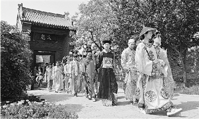 5月1日,大型實景劇《慈禧駕臨康百萬莊園》將在鞏義康百萬莊園首演。