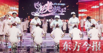 5月6日，“最美護(hù)士”的獲獎(jiǎng)?wù)呓o新護(hù)士授帽