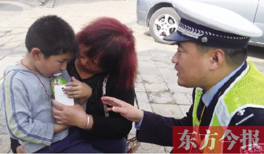 昨日，5歲的男孩獲救后，向民警講述被拐經(jīng)過。