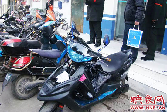被撬的電動車。