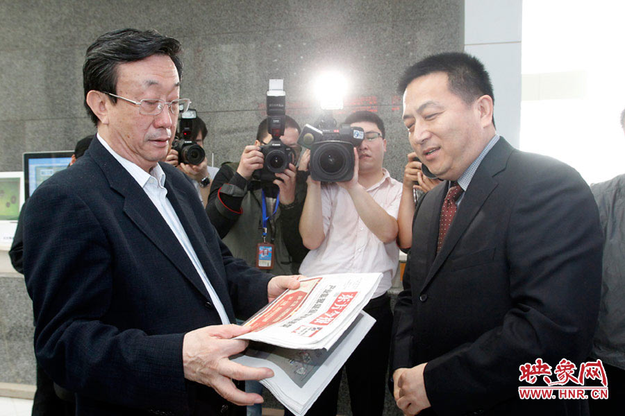 東方今報(bào)報(bào)社社長趙國平向河南省委書記、省人大常委會(huì)主任郭庚茂匯報(bào)東方今報(bào)的內(nèi)容、發(fā)行等情況 東方今報(bào)