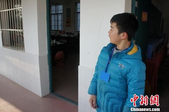 對于幾年如一日照顧他的同學(xué)余興泉，14歲的左臣心里充滿了感激。 李俊杰 攝