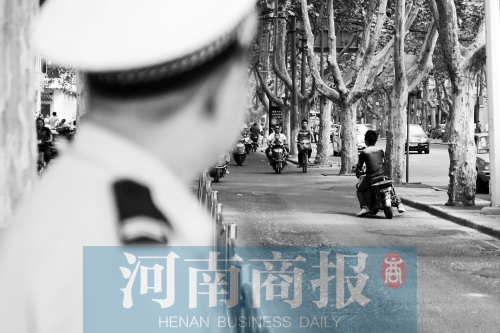 有警察，趕緊掉頭！