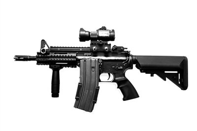 M16步槍，全槍長(zhǎng)：986mm，空槍重：3.26公斤，戰(zhàn)斗全重：4公斤，最大有效射程：800米