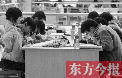 專家認(rèn)為，內(nèi)地高校對學(xué)生創(chuàng)造性、自主性的培養(yǎng)不及港校