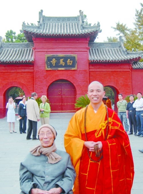 邵逸夫百歲游河南：龍門(mén)石窟、白馬寺曾留下足跡