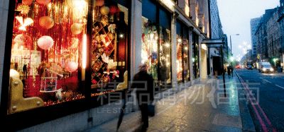在圣誕節(jié),即使window shopping也很美好。