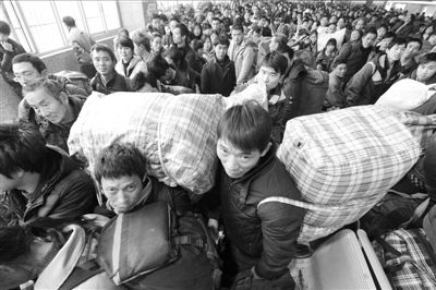 　　火車站人滿為患。新華社發(fā)