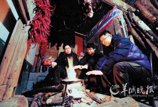 　　在土家人吊腳樓小住的那個夜晚,讓我想起了外婆家。