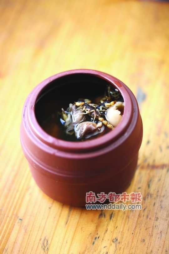 蝎子燉蝸牛。