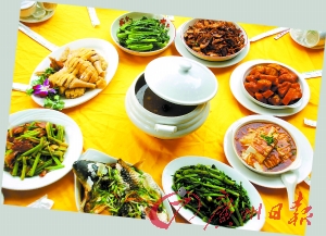 在封開品嘗各地美食,大飽口福。