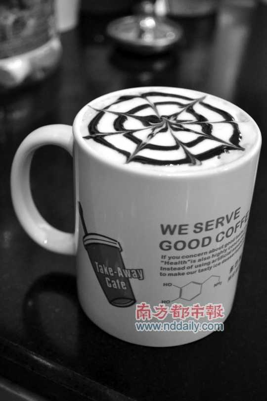 多巴胺行動咖啡店的摩卡,入口醇滑。