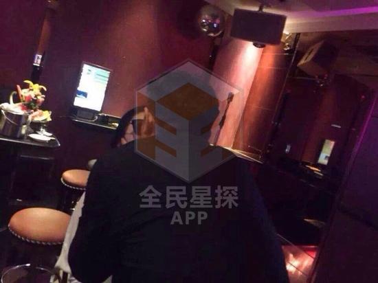 網(wǎng)絡(luò)曝光的田源激吻照，田源稱是角度問題