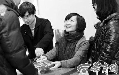 1月19日，柴靜在西安簽售新書《看見》時和讀者交流。