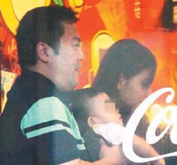 韋汝曾未婚生子，后嫁入豪門
