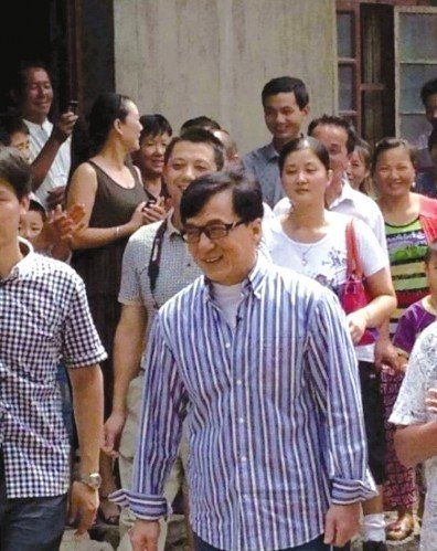 成龍?jiān)谑徍J(rèn)祖歸宗。