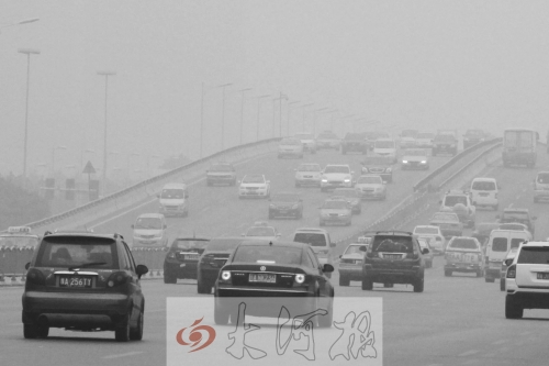 省會鄭州的霧霾中,機(jī)動車尾氣平均占24%,嚴(yán)重時占60%。