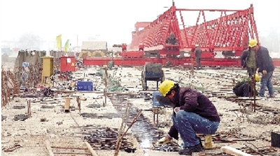 正在建設的鄭登快速通道跨南四環(huán)大橋。