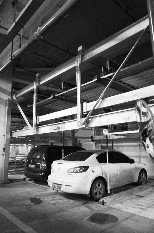 蘇荷立體式公共停車場(chǎng)去年12月開始使用，有384個(gè)車位。