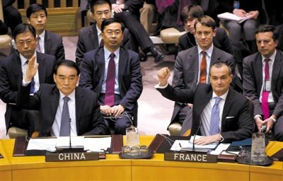 1月22日，紐約，中國常駐聯(lián)合國代表李保東舉手贊成通過對朝鮮制裁決議。