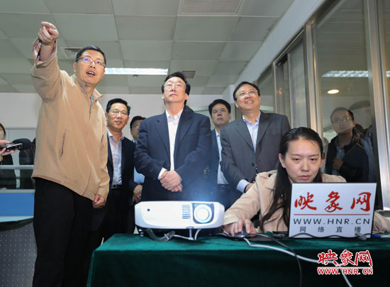 5月9日上午11點(diǎn)10分，河南省委書記郭庚茂一行來(lái)到國(guó)家一類重點(diǎn)新聞網(wǎng)站映象網(wǎng)視察。