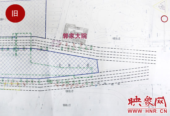 原先圖紙上顯示，在紫荊山路東側(cè)和西側(cè)，各設(shè)計了4條臨時通道。