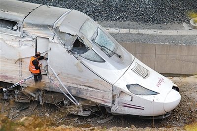 快速列車的車頭沒有受到太大損壞。