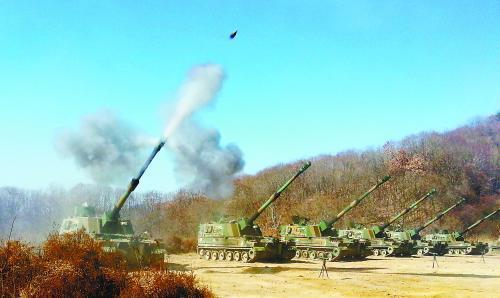 延坪島炮擊事件3周年之際，朝韓間口水仗不斷。圖為韓軍21日舉行應對挑釁訓練。