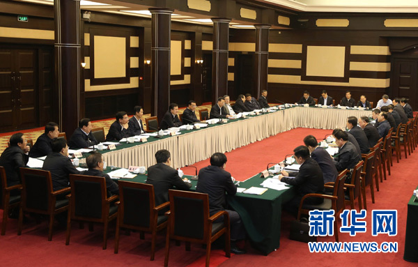 4月28日，中共中央政治局常委、國務院總理李克強在重慶主持召開座談會