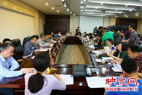 鄭州三環(huán)快速化工程通車(chē)新聞發(fā)布會(huì)現(xiàn)場(chǎng)。