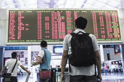26日，杭州蕭山機(jī)場(chǎng)，航班大面積延誤。圖/CFP