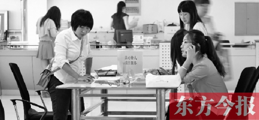 　　行政審批“瘦身”，不僅提高了行政效率，節(jié)約了行政資源，而且最大限度地方便了群眾