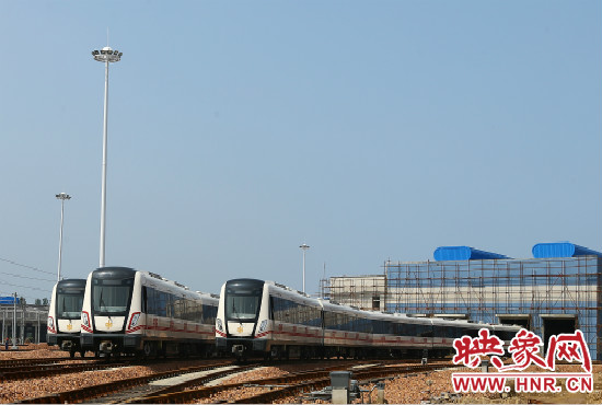 選擇地鐵出行，已經(jīng)是不少鄭州市民的首選