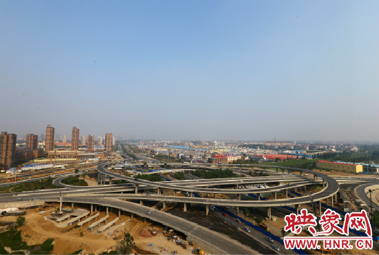 中州大道與南三環(huán)相接的立交橋，預(yù)計(jì)明年將建成通車。