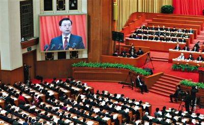十二屆全國人大三次會議舉行第二次全體會議，全國人大常委會委員長張德江作全國人大常委會工作報告。